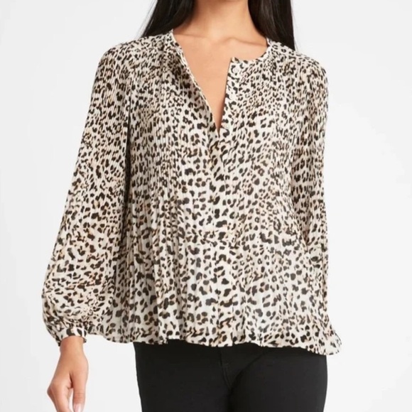 Banana Republic Tops - BANANA REPUBLIC animal print pleated top